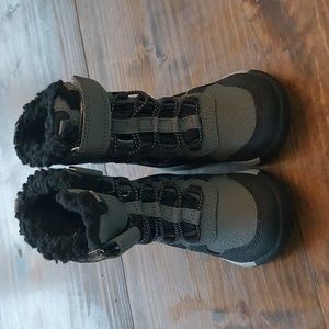 NWOT toddler snow boots, Merrell